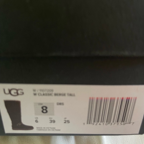Ugg Tall Classic Berge Boot - Picture 5 of 6